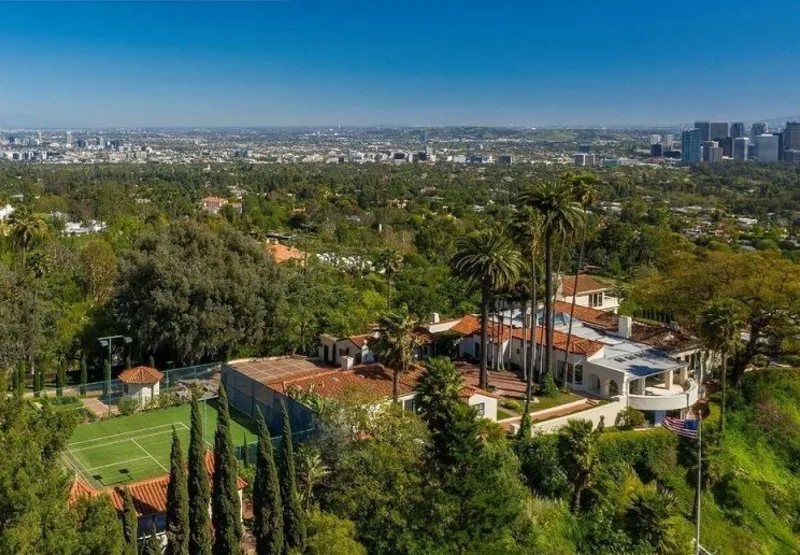 LeBron James compra mansão em Beverly Hills no valor de R$ 206 milhões