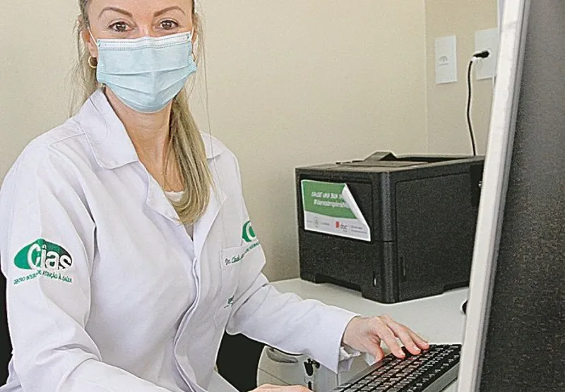 A pediatra Claudia Roldi  já atende seus pacientes de forma virtual