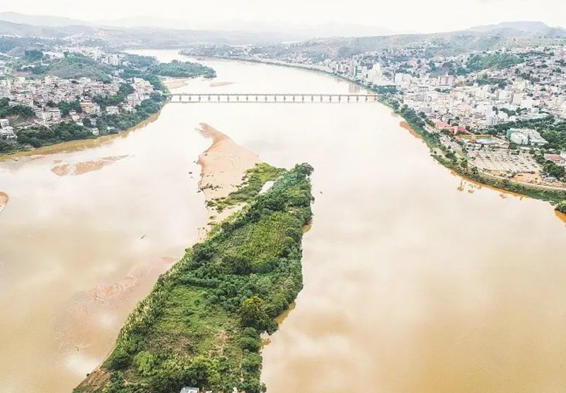 Rio Doce recebeu dejetos da barragem de Mariana e sofre com a poluição
