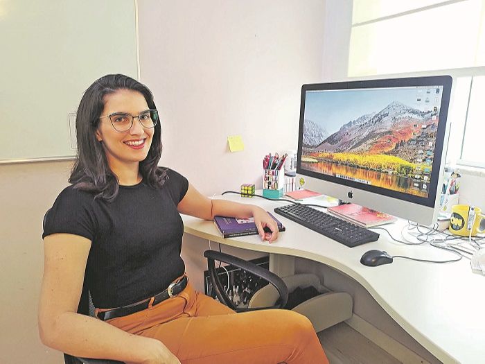 Amanda Alt, de 29 anos, que se formou em Direito e agora faz Publicidade e Propaganda (Foto: Felipe Hoffmann)