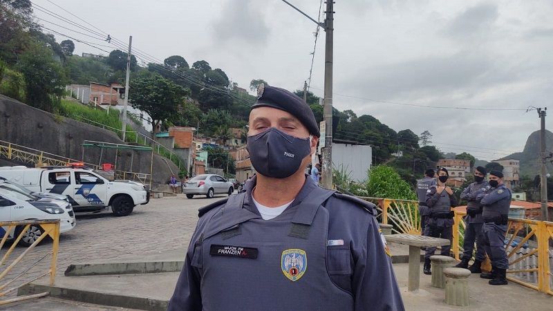 Após a troca de tiros, uma operação policial foi iniciada bairros Cruzamento, Romão e Forte São João, em Vitória (Foto: Taynara Nascimento)