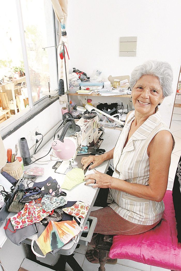 A costureira aposentada Ivanilda Ferreira Chagas, de 80 anos. (Foto: Leone Iglesias/AT)