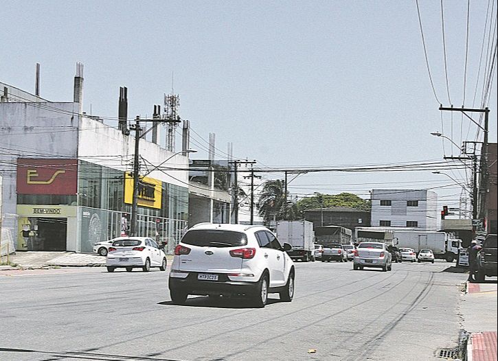 Avenida Brigadeiro Eduardo Gomes, que corta os bairros São Geraldo, São Diogo I e Jardim Limoeiro, na Serra. (Foto: Kadidja Fernandes/AT)