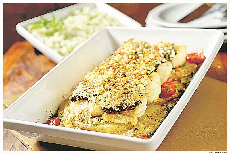 Bacalhau em crosta do Restaurante Coco Bambu, na Praia da Costa. (Foto: Divulgação)
