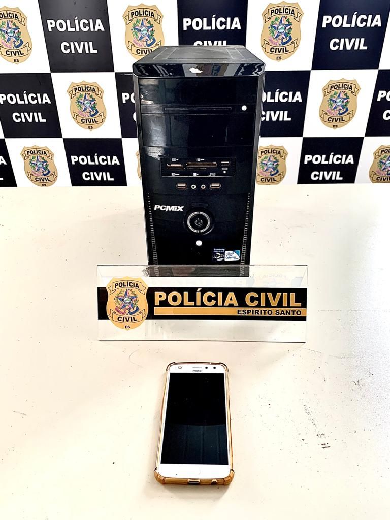 Celular e computador do caminhoneiro foram apreendidos (Foto: Divulgação/ PCES)