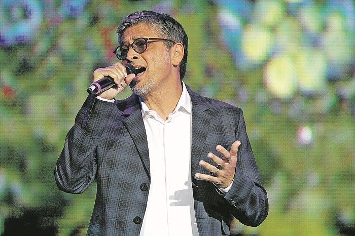 O cantor e compositor capixaba Zé Renato participa do festival online (Foto: Divulgação)