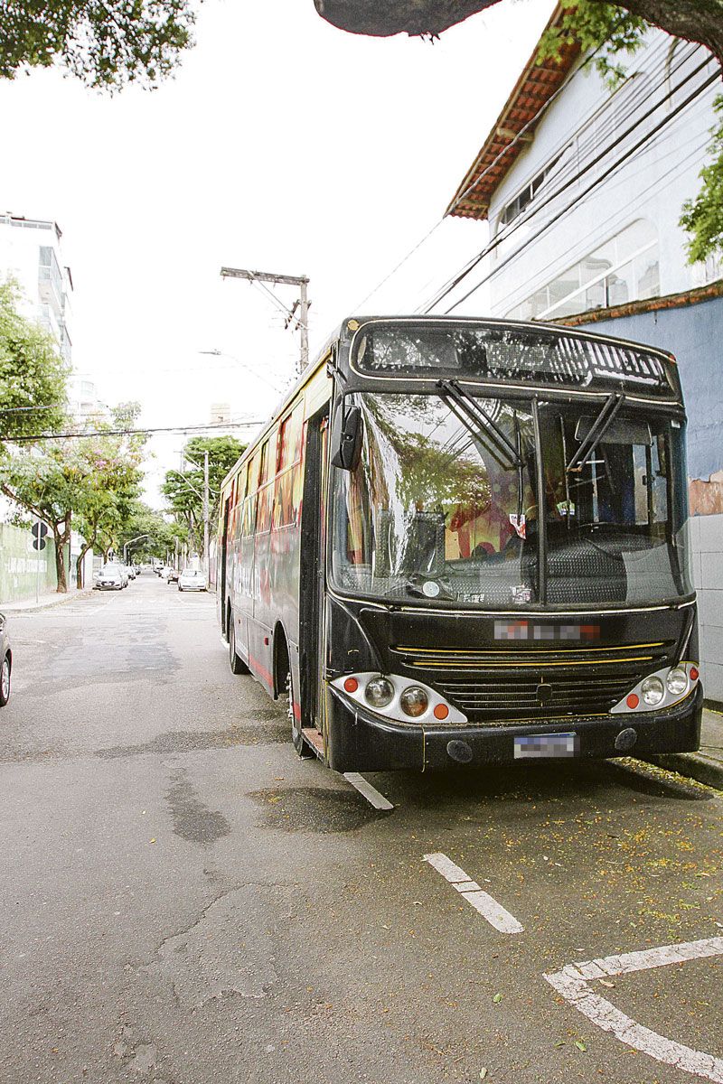 Local apontado pelo leitor, que estaria provocando incômodo aos vizinhos (Foto: Dayana Souza / AT)