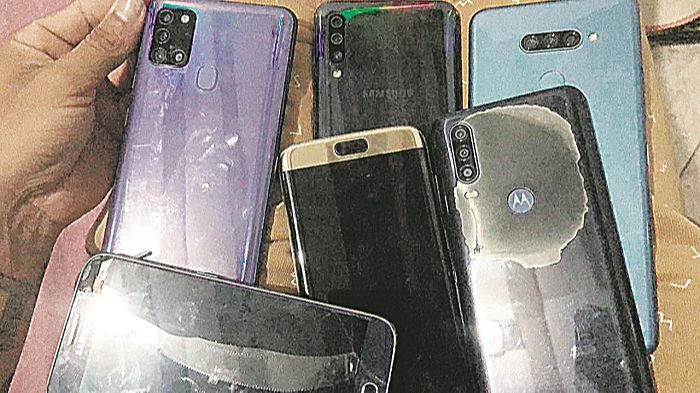 Celulares de clientes em conserto (Foto: Divulgação)