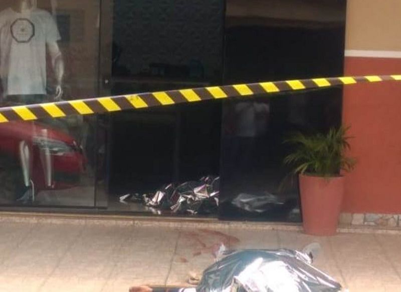 Comerciante reage a assalto e mata 3 bandidos (Foto: Internauta)