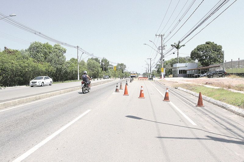 Cones sinalizadores colocados em frente ao Posto da PRE: equipamento provocava retenção no trânsito (Foto: Kadidja Fernandes/ AT)