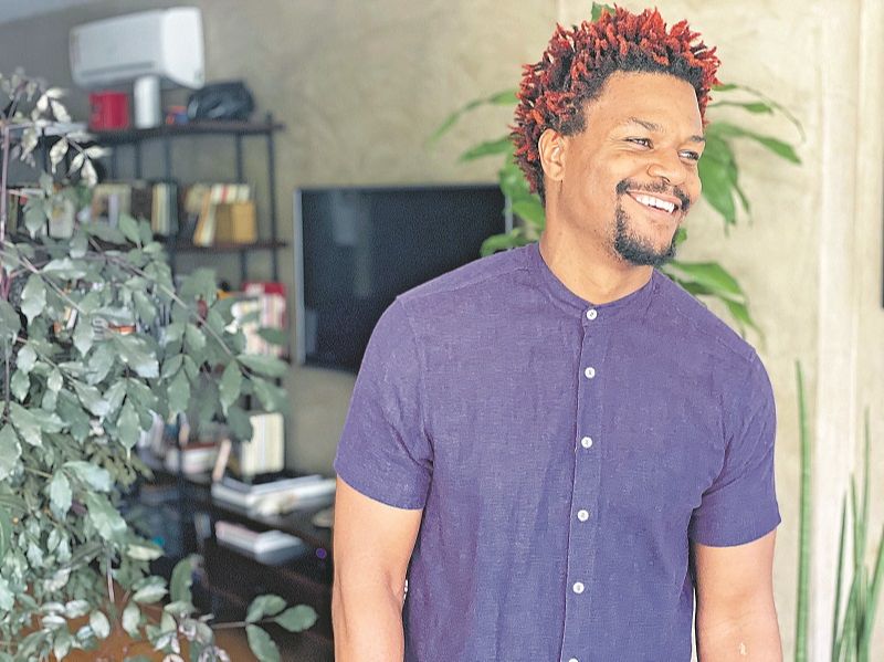 "A minha avó teve 20 filhos. E sem gostar de beijo na boca. (Risos) Não vou chegar a tanto, mas teremos mais filhos”, diz David. (Foto: Divulgação)