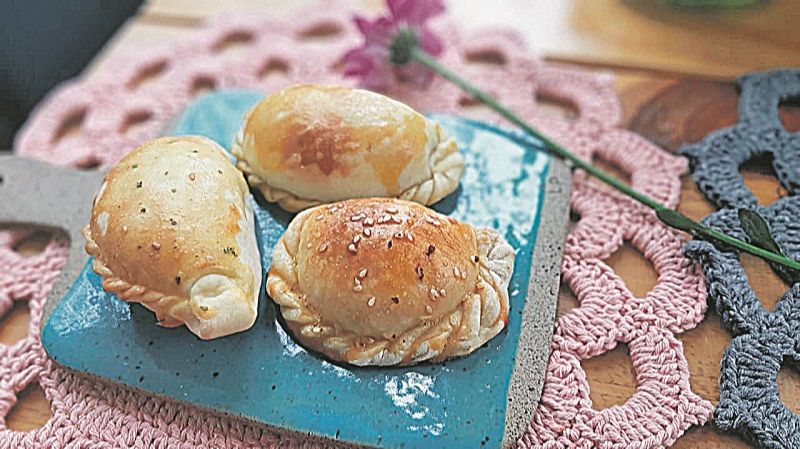 Empanadas de costela e vegetariana, d'A Oca, no centro de Vitória. (Foto: Caio Cruz/Divulgação)