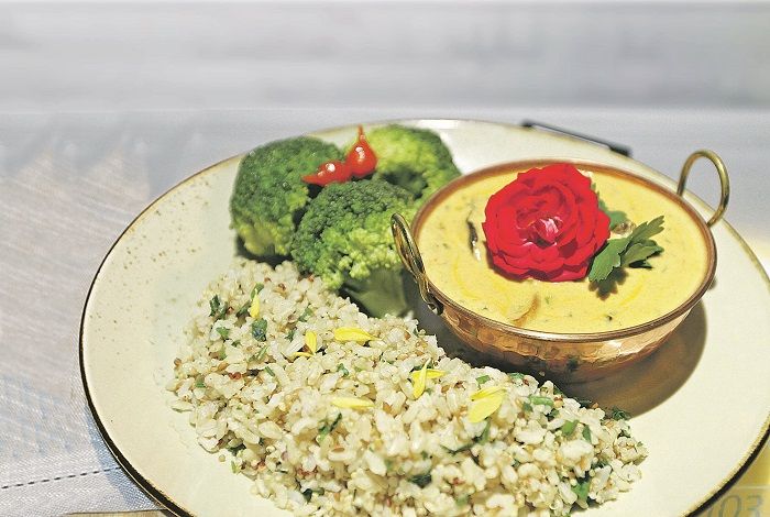 Estrogonofe de cogumelos com creme de castanhas e especiarias, arroz com linhaça e quinoa e brócolis no vapor (Foto: Kadidja Fernandes/AT)