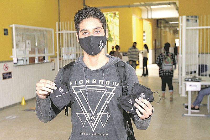 Estudante Alexandre Santos Costa, 17 anos: “Senti falta da escola" (Foto: Beto Morais/AT)