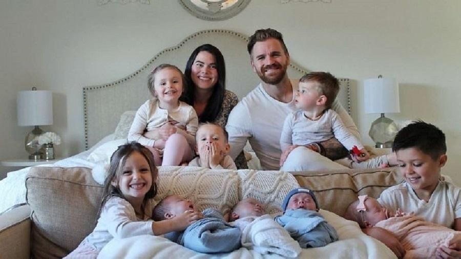Fazem parte da família Young Aiden, de 8 anos, Parker, 5, Connor, 4 e Elliot, 3. Henry, já tem 2 anos e os quadrigêmeos apenas 3 meses. (Foto: Reprodução/Instagram)