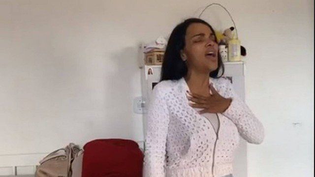 Deputada Flordelis fez live após colocar tornozeleira eletrônica na tarde de quinta-feira (Foto: Reprodução/Facebook)