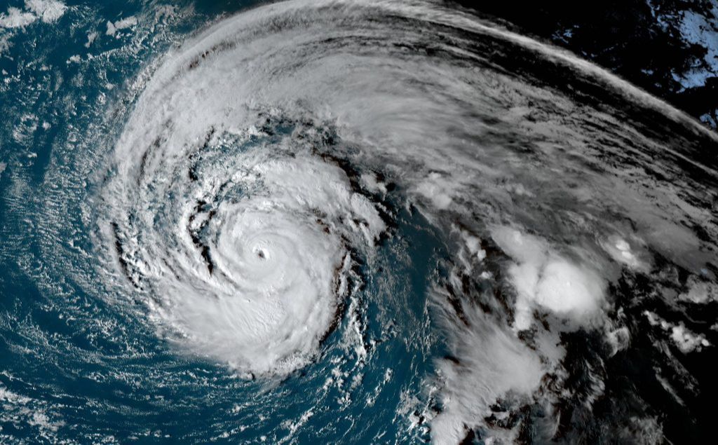 Furacão Épsilon no oceano Atlântico (Foto: Divulgação/ NOAA)