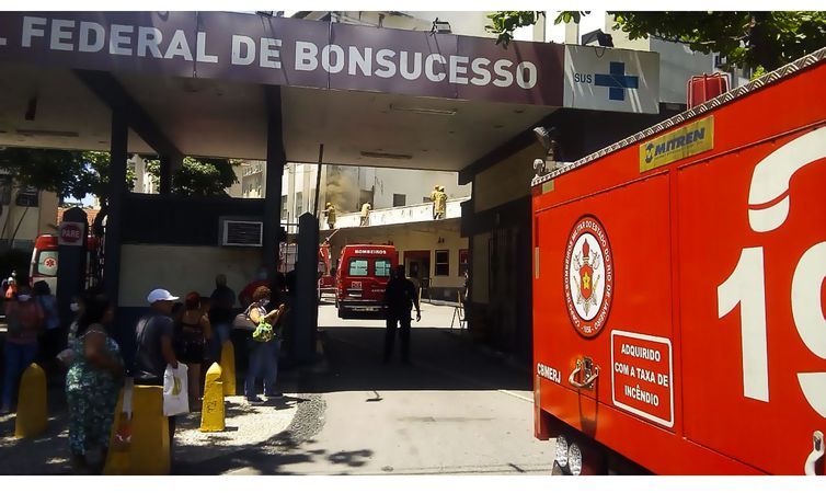 Hospital de Bonsucesso registrou um incêndio na manhã de terça (Foto: Reprodução Twitter/Centro de Operações Rio)