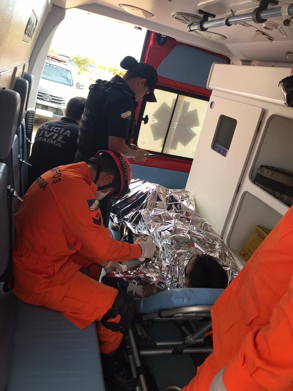 O jornalista Romano dos Anjos, 40 anos, foi socorrido (Foto: Divulgação/ Corpo de Bombeiros)