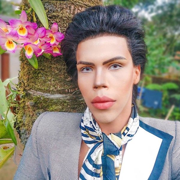 A vontade de se parecer cada vez mais com o boneco veio a partir do início da adolescência. (Foto: Arquivo Pessoal/Felipe Adam/Instagram)