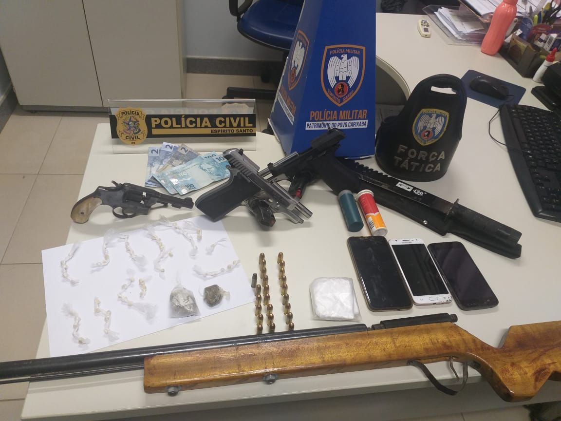 Material apreendido durante ação da PM em Pinheiros, norte do Espírito Santo (Foto: Divulgação/PM)