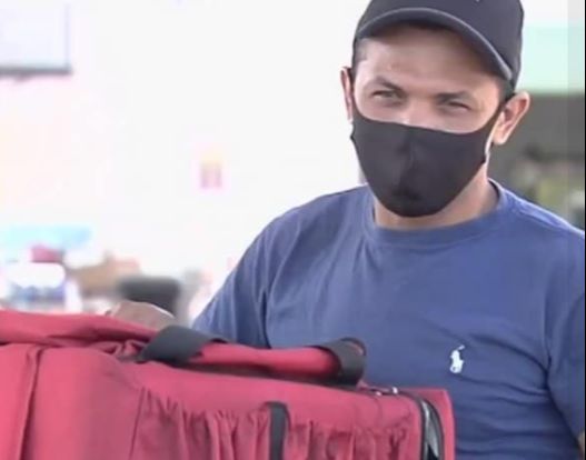 Elson Oliveira Santos, de 39 anos, foi impedido de entrar em um condomínio de luxo por ser negro. (Foto: Reprodução Facebook)
