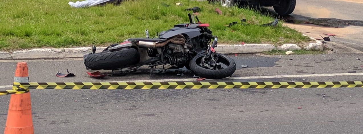 Vítima morreu na hora (Foto: Júlia Afonso)