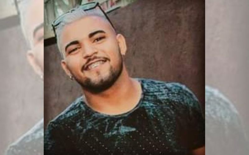 Identificado como Diego Araújo Pereira, o motorista foi morto a tiros em uma estrada de chão no bairro Cangaíba, em Cariacica (Foto: Arquivo pessoal)