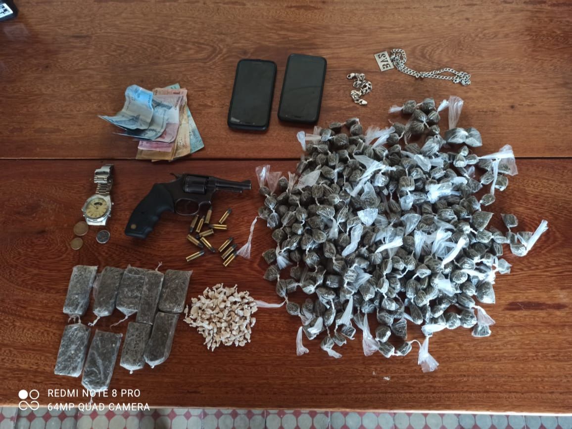 Material apreendido pela polícia em Jaguaré (Foto: Divulgação)