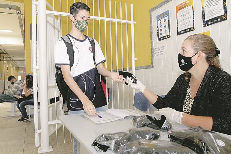Para o estudante Eduardo Bernardino, o apoio presencial faz muita diferença. (Foto: Beto Morais/AT)