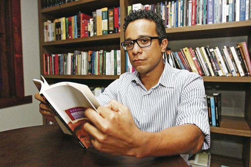 Paulo Edgar Resende aponta que muitos candidatos vão tentar tirar vantagem política do fato de serem casados (Foto: Dayana Souza - 12/07/2017)
