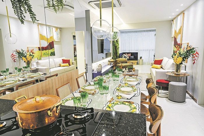 Projeção da cozinha com a sala e a varanda ao fundo: imóvel deve ficar pronto em 2022 (Foto: Empar Construtora)