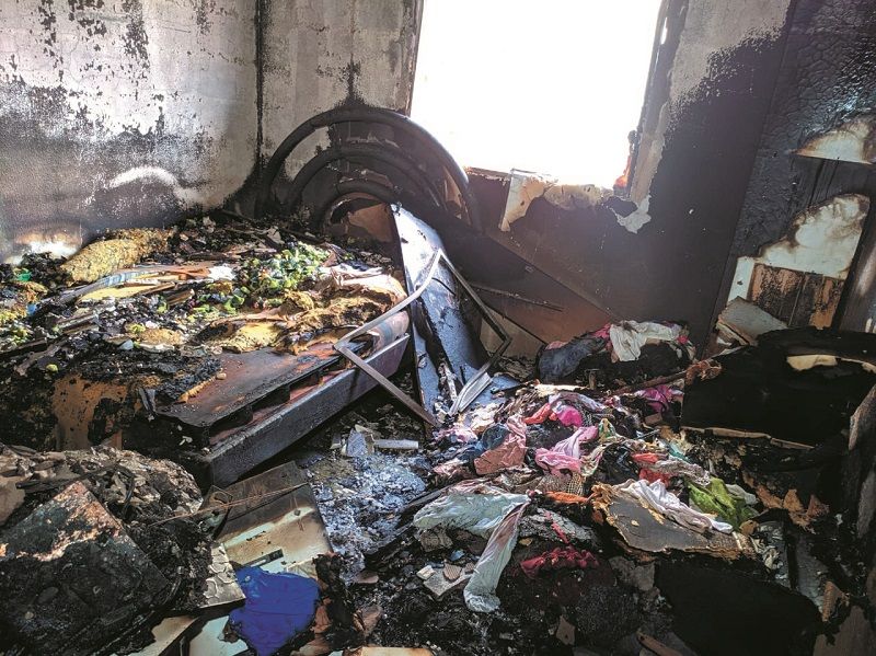 Quarto ficou destruído após o incêndio (Foto: Julia Afonso)