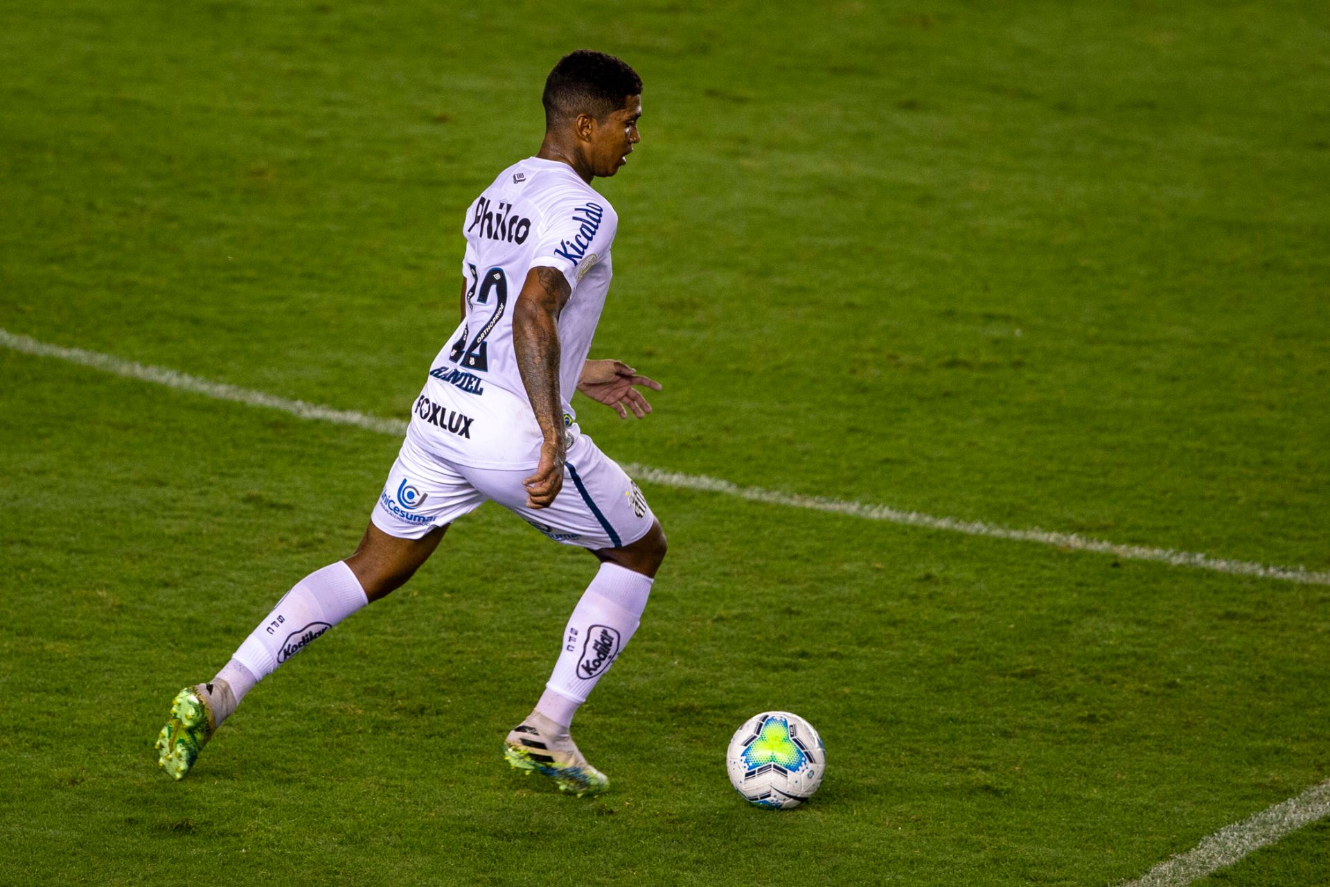 Raniel durante partida entre Santos e Vasco, em setembro (Foto: RICHARD CALLIS/FOTOARENA/ESTADÃO CONTEÚDO)