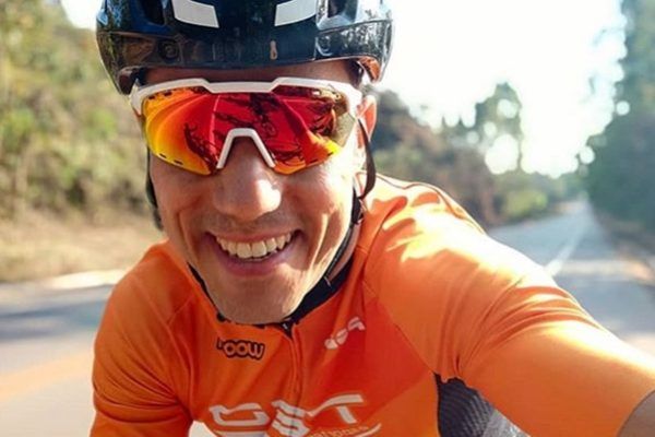 Ricardo Alcici, de 40 anos, sofreu escoriações na mão direita e tem suspeita de fratura na perna direita (Foto: Reprodução/Instagram)