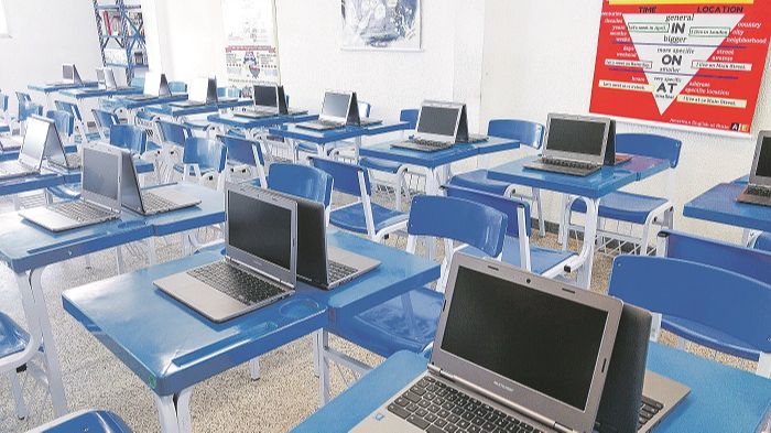Sala com computadores: ensino a distância pode ser usado em reforço para grupo com déficit de aprendizado (Foto: Arquivo/AT)