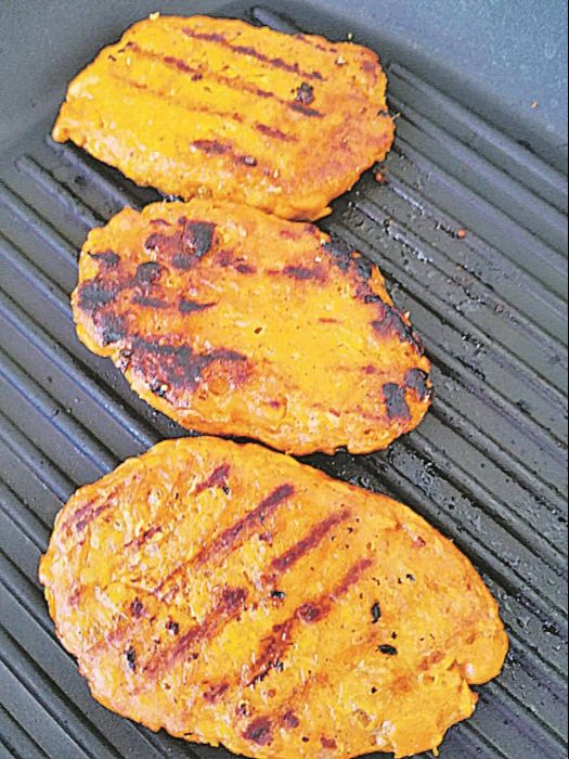 Chef Vegan:“salmão” grelhado com alcaparras e cogumelos Paris (Foto: Divulgação/Chef Vegan)