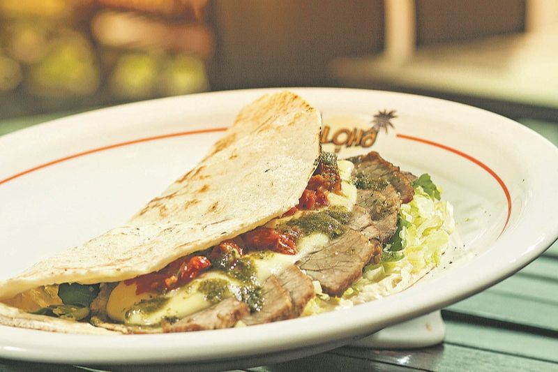 O sanduíche de rosbife ao pesto é sucesso no Aloha da Praia do Canto. (Foto: Pepe Silva/Divulgação)