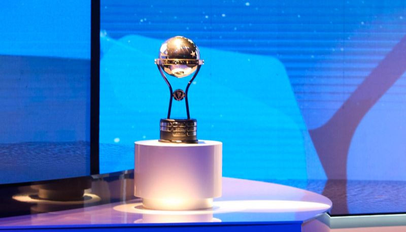 Taça da Sul-Americana (Foto: Reprodução / Facebook)