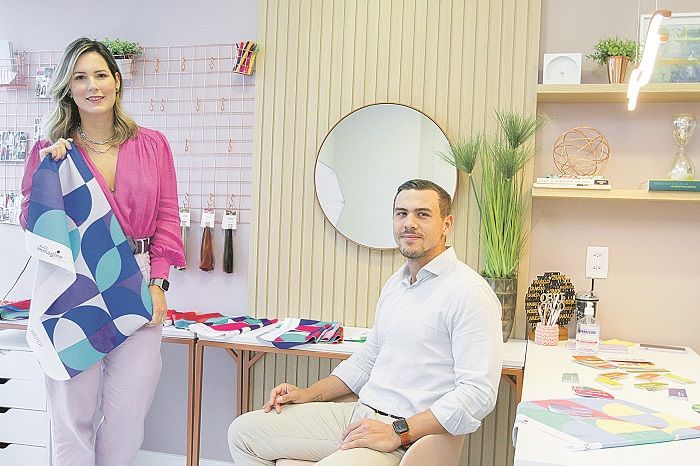 Tati e Fernando dizem que tonalidades e cores fortalecem mensagens passadas pelos candidatos em campanha (Foto: Kadidja Fernandes/AT)