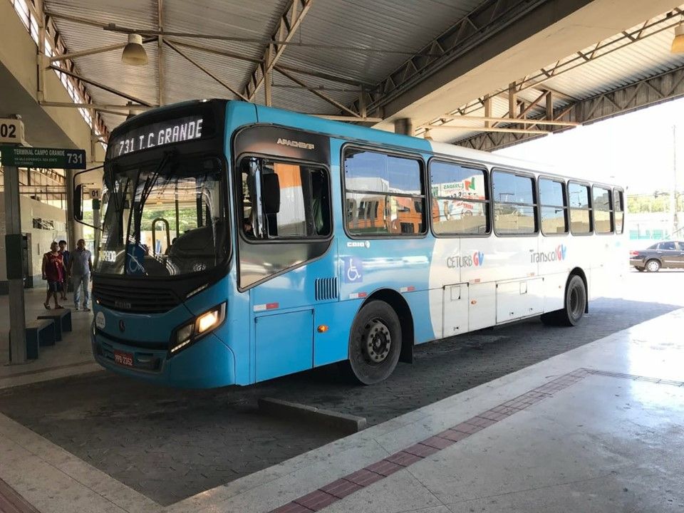 Ônibus do Transcol em terminal (Foto: Divulgação/Governo ES)