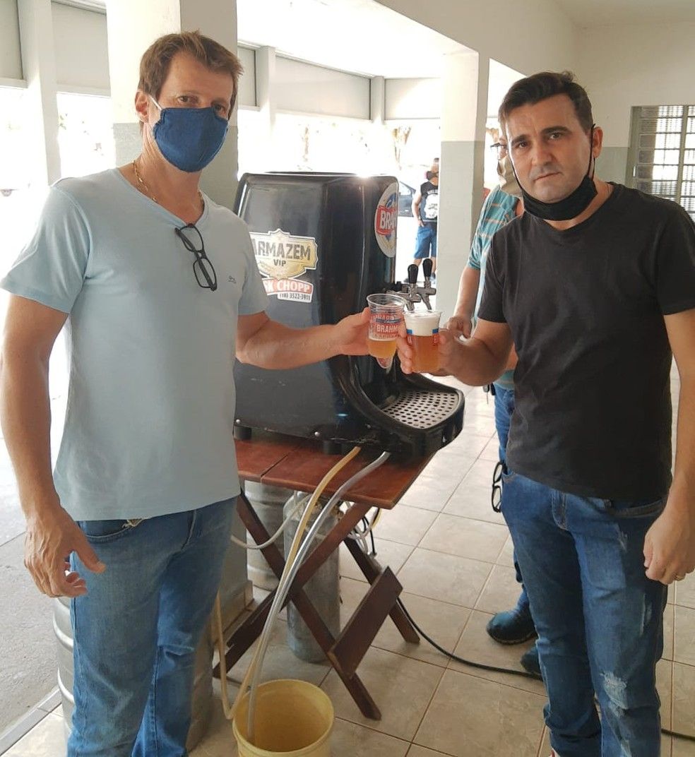 Dois barris de 50 litros de chope foram servidos no velório (Foto: Arquivo Pessoal)