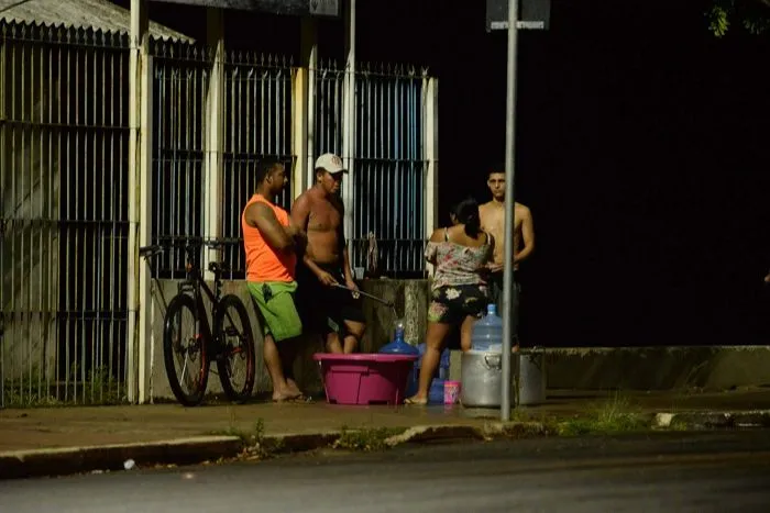 Imagem ilustrativa da imagem Falta de água e racionamento de comida atingem Amapá após o apagão