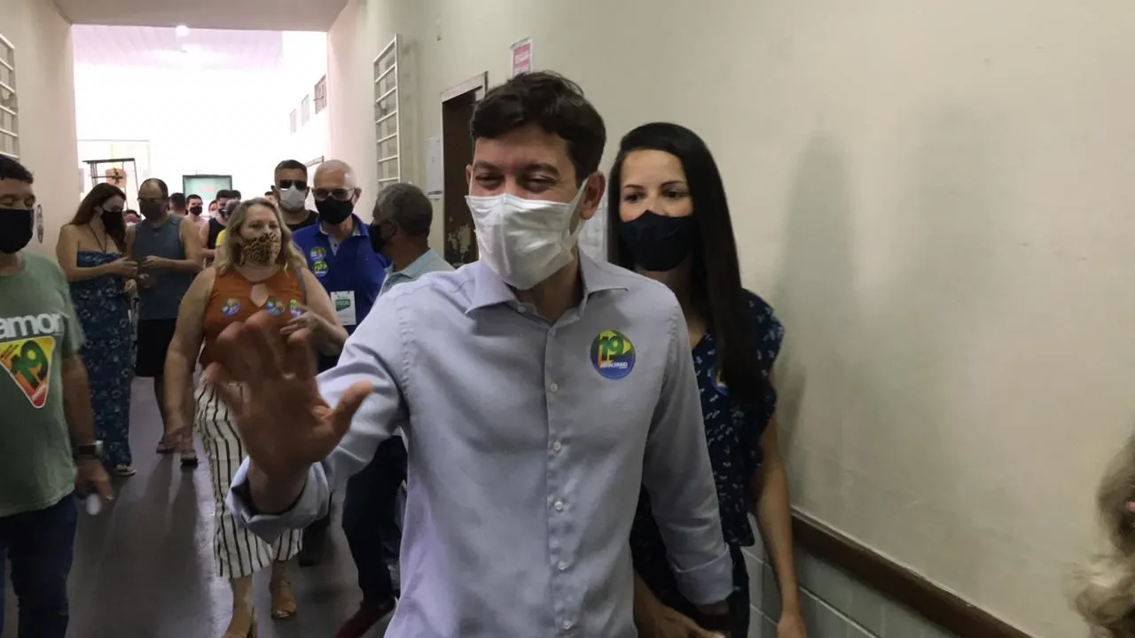 Imagem ilustrativa da imagem Max Filho e Arnaldinho Borgo votam em Vila Velha