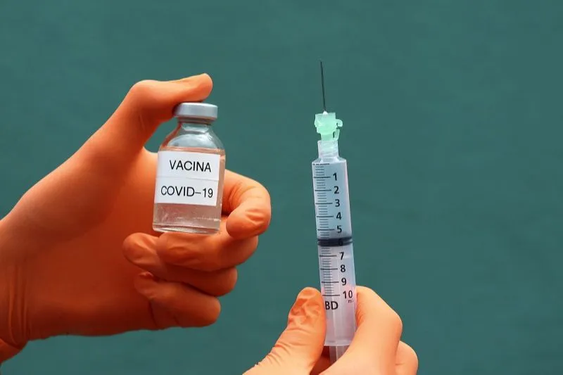 Imagem ilustrativa da imagem Bolsonaro diz que compra de vacina da Índia vai atrasar 'dois ou três dias'