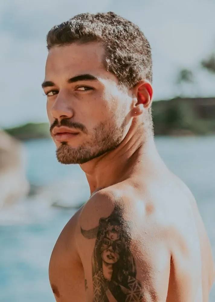 Imagem ilustrativa da imagem Modelo capixaba de 24 anos disputa o título de homem mais bonito do País