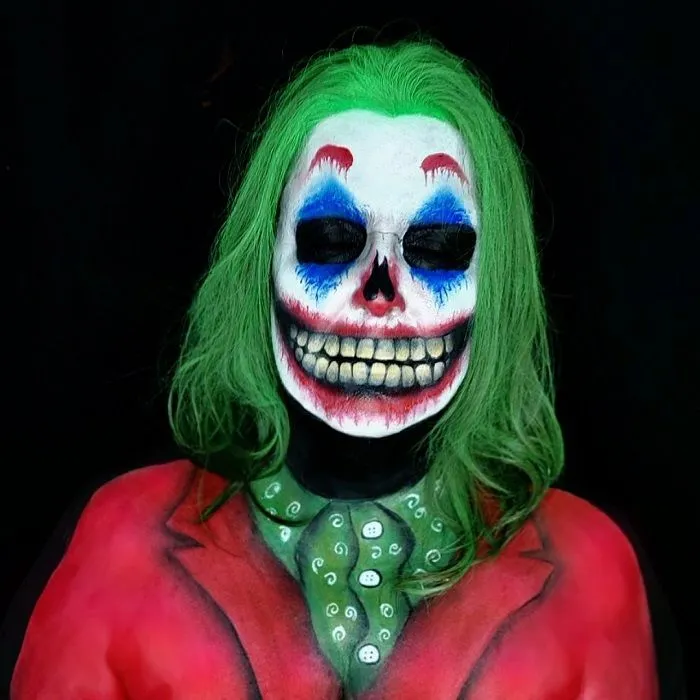 Imagem ilustrativa da imagem Maquiadora faz sucesso com desenhos de personagens e de terror