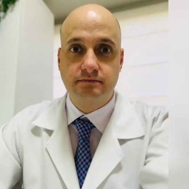 Imagem ilustrativa da imagem "As pessoas radicalizaram, acharam que tinha acabado", desabafa médico de UTI