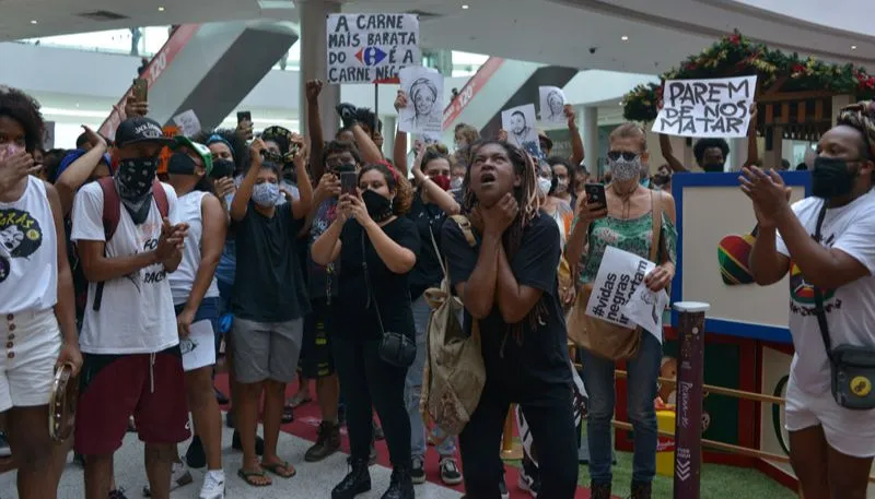Imagem ilustrativa da imagem "Parem de nos matar", pedem manifestantes em supermercado em Vila Velha