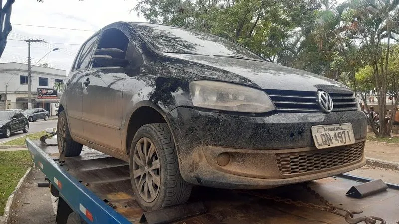 Imagem ilustrativa da imagem Bandidos abandonam carro após tiroteio e perseguição em Cariacica